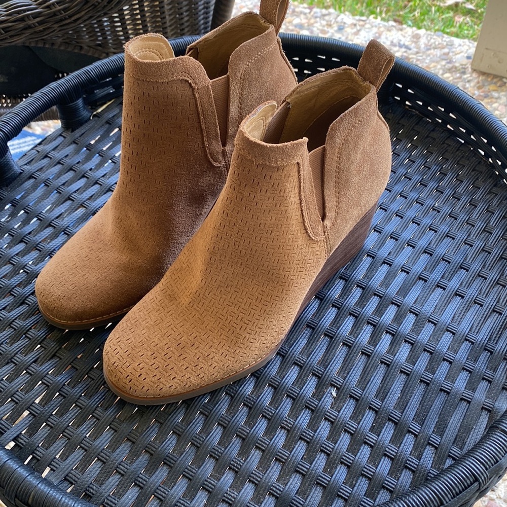 Never worn Crown Vintage tan Boots